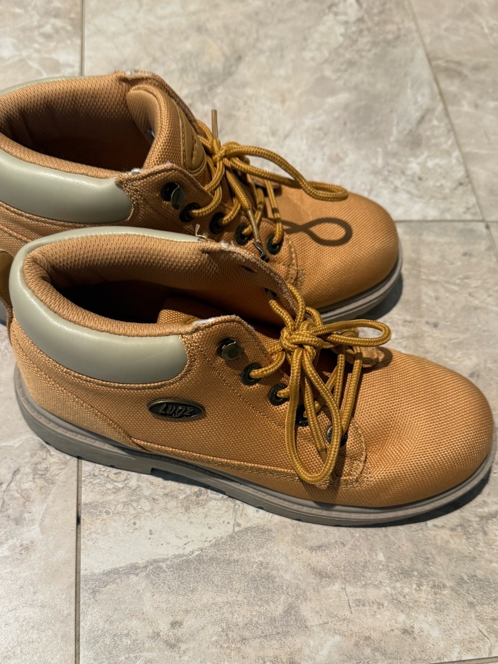 Lugs womens 8 Casual Tan Ankle Booties with Lace-Up Comfort